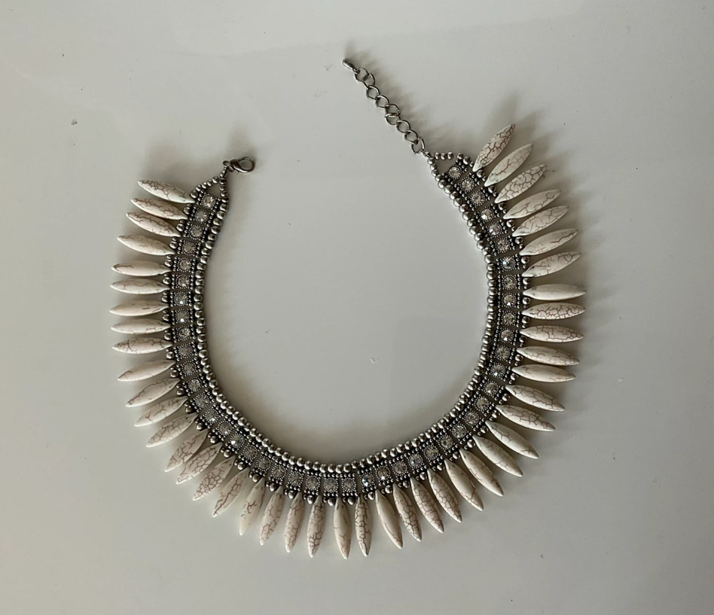 Vintage Silver tone & white cracked-look teardrop beads necklace - photo 2