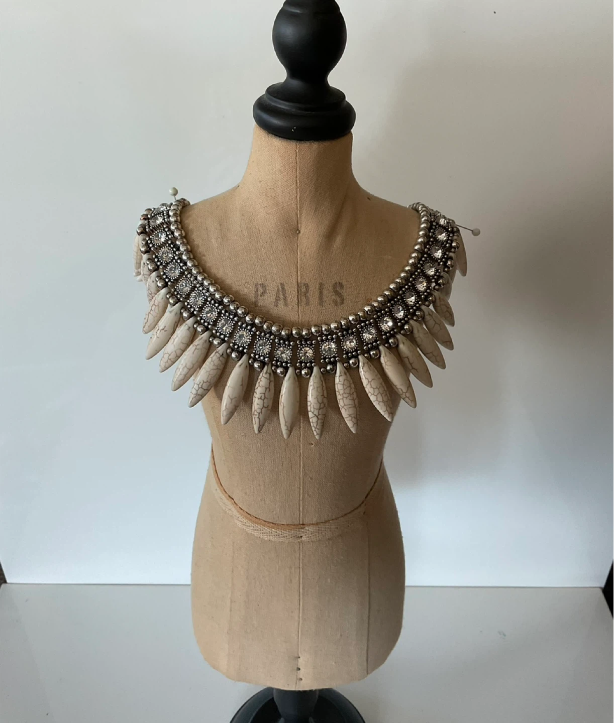 Vintage Silver tone & white cracked-look teardrop beads necklace