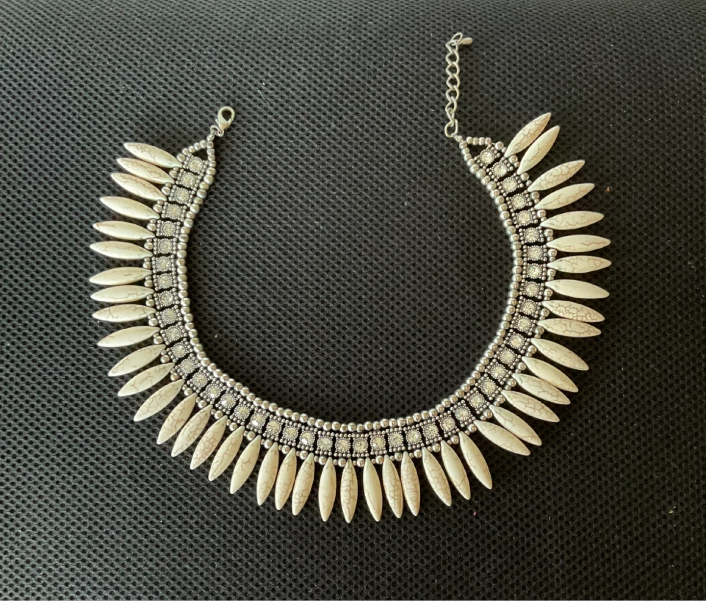 Vintage Silver tone & white cracked-look teardrop beads necklace - photo 3