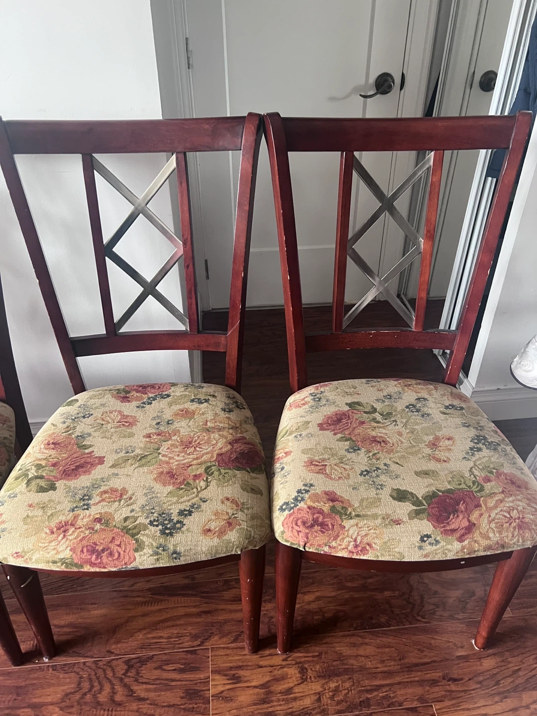 Set of 4 Dining Chairs with Floral Upholstery - photo 3