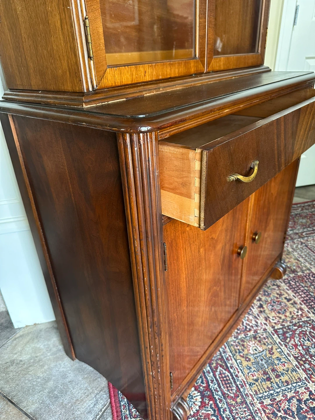 Vintage Solid Wood Display Cabinet / Hutch – Beautiful Condition - photo 3