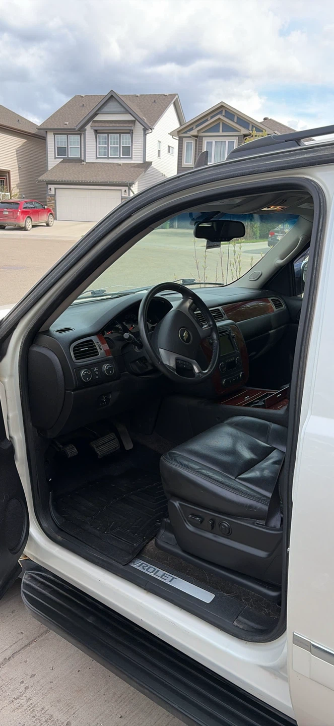 White Chevrolet Avalanche LTZ - photo 5