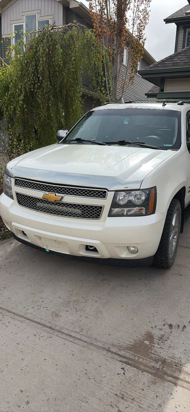 White Chevrolet Avalanche LTZ