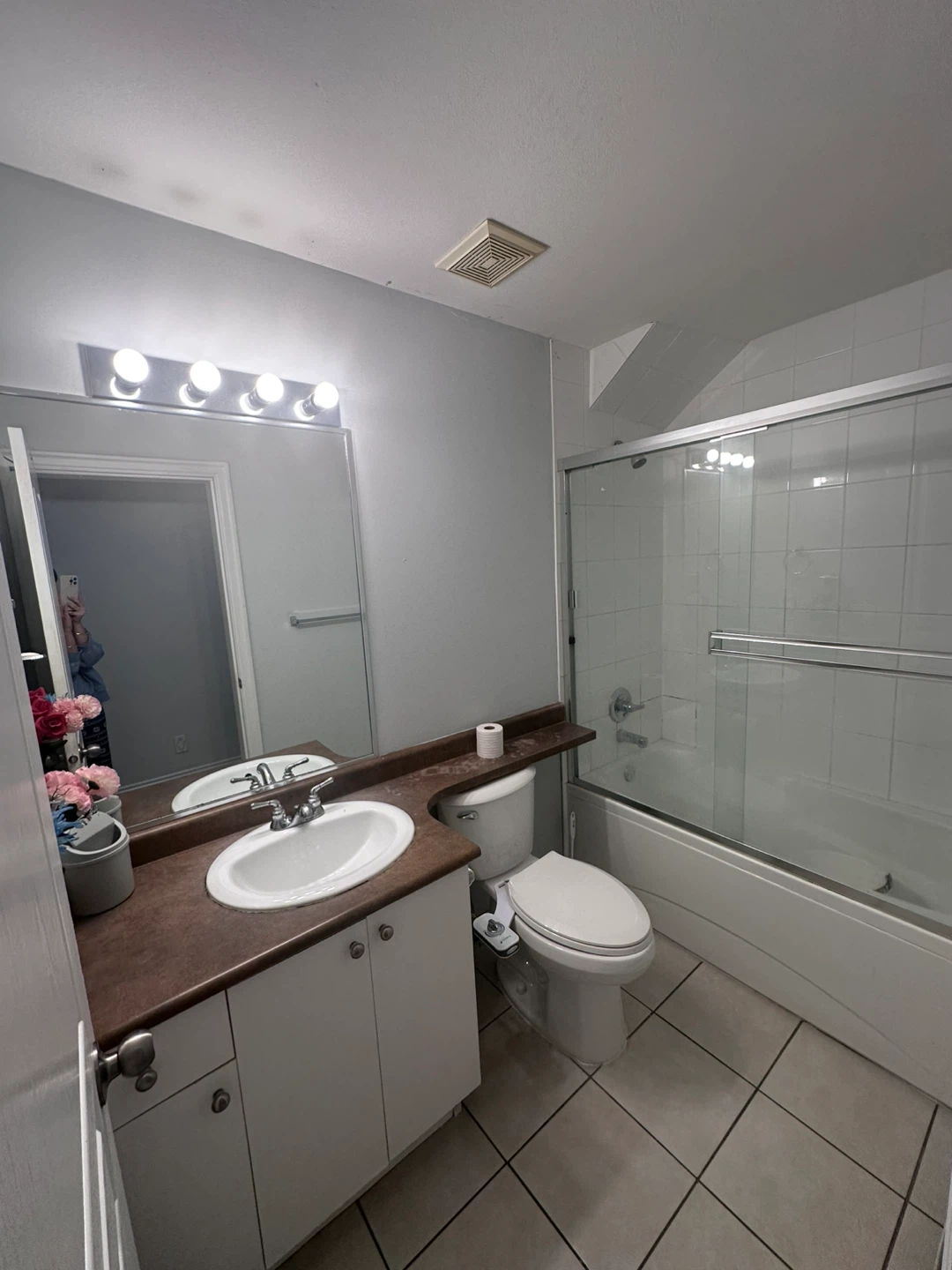 Apartment for Rent - 2 Bedrooms - photo 3