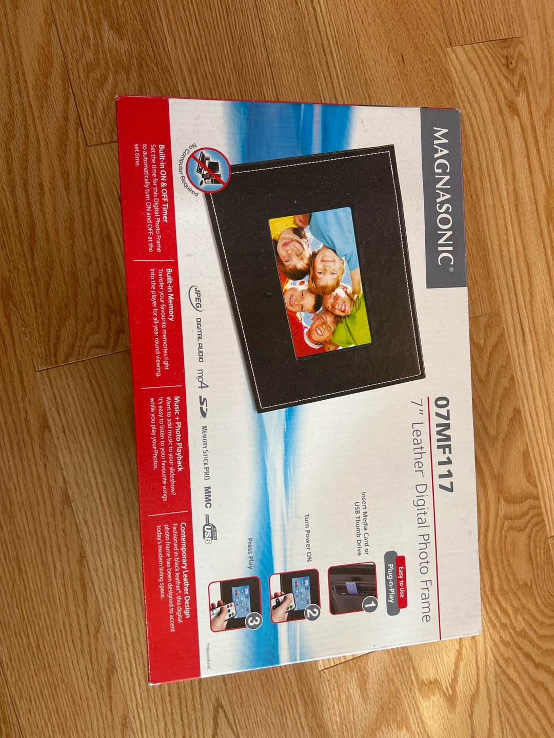 Magnasonic 7" Leather Digital Photo Frame 07MF117