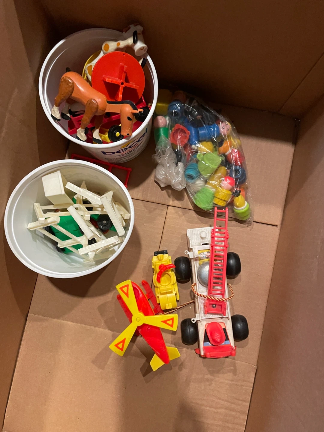 Fisher-Price Play Family Camper, Plane, Airport & Accessories - photo 4