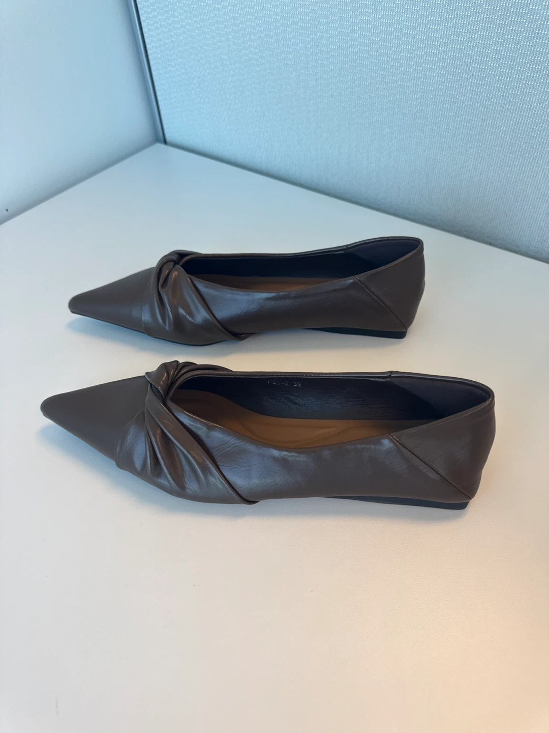Brand New AIGUIFEI Brown Twist Front Pointed Toe Flats - photo 3