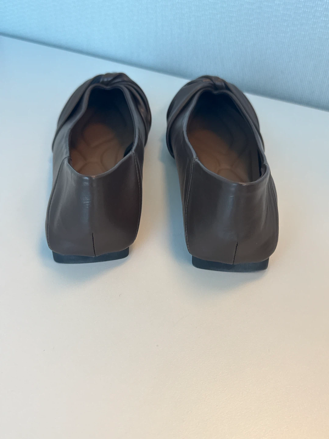 Brand New AIGUIFEI Brown Twist Front Pointed Toe Flats - photo 4
