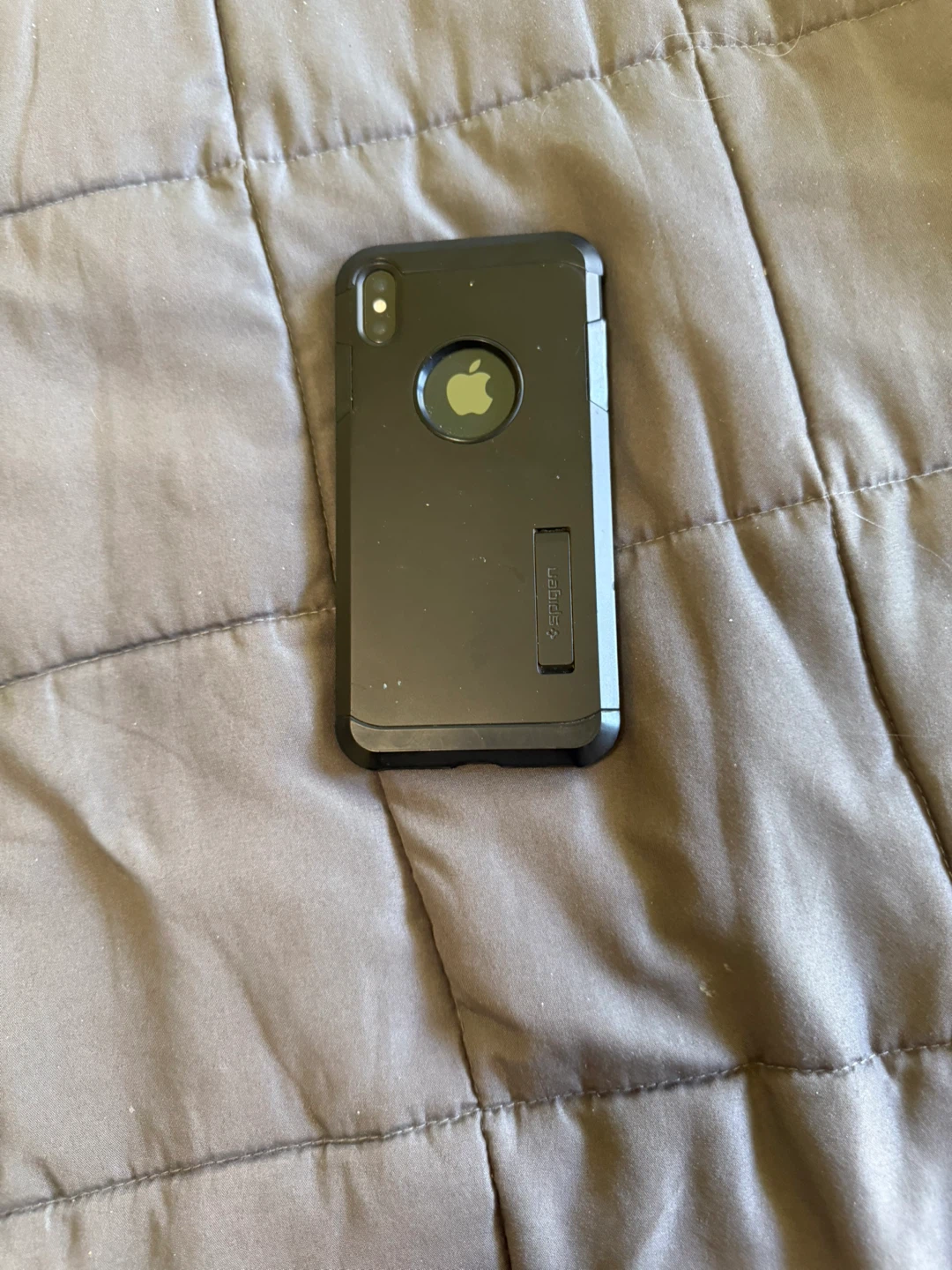 Apple iPhone XS with Spigen Case - photo 4