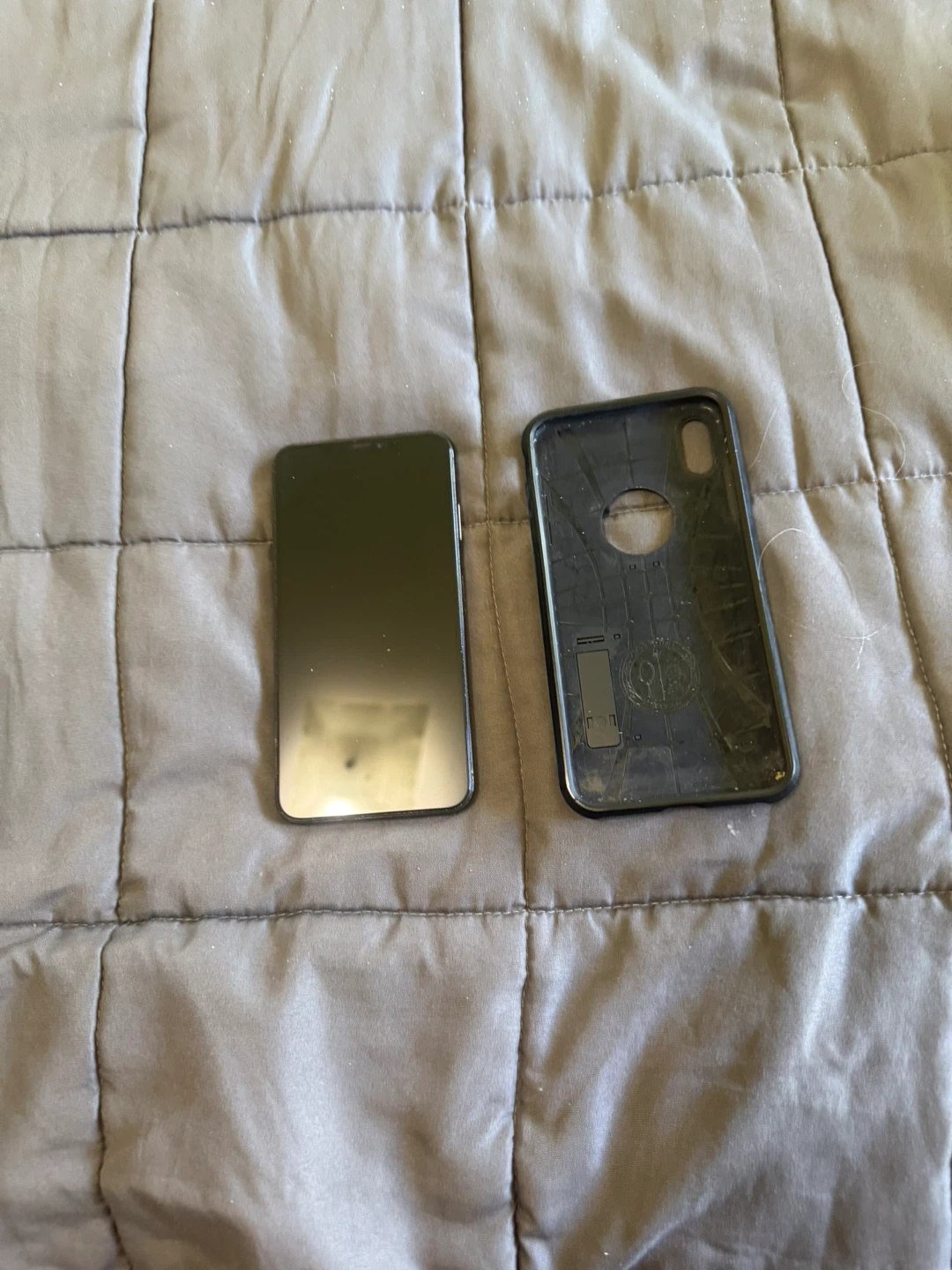 Apple iPhone XS with Spigen Case - photo 5