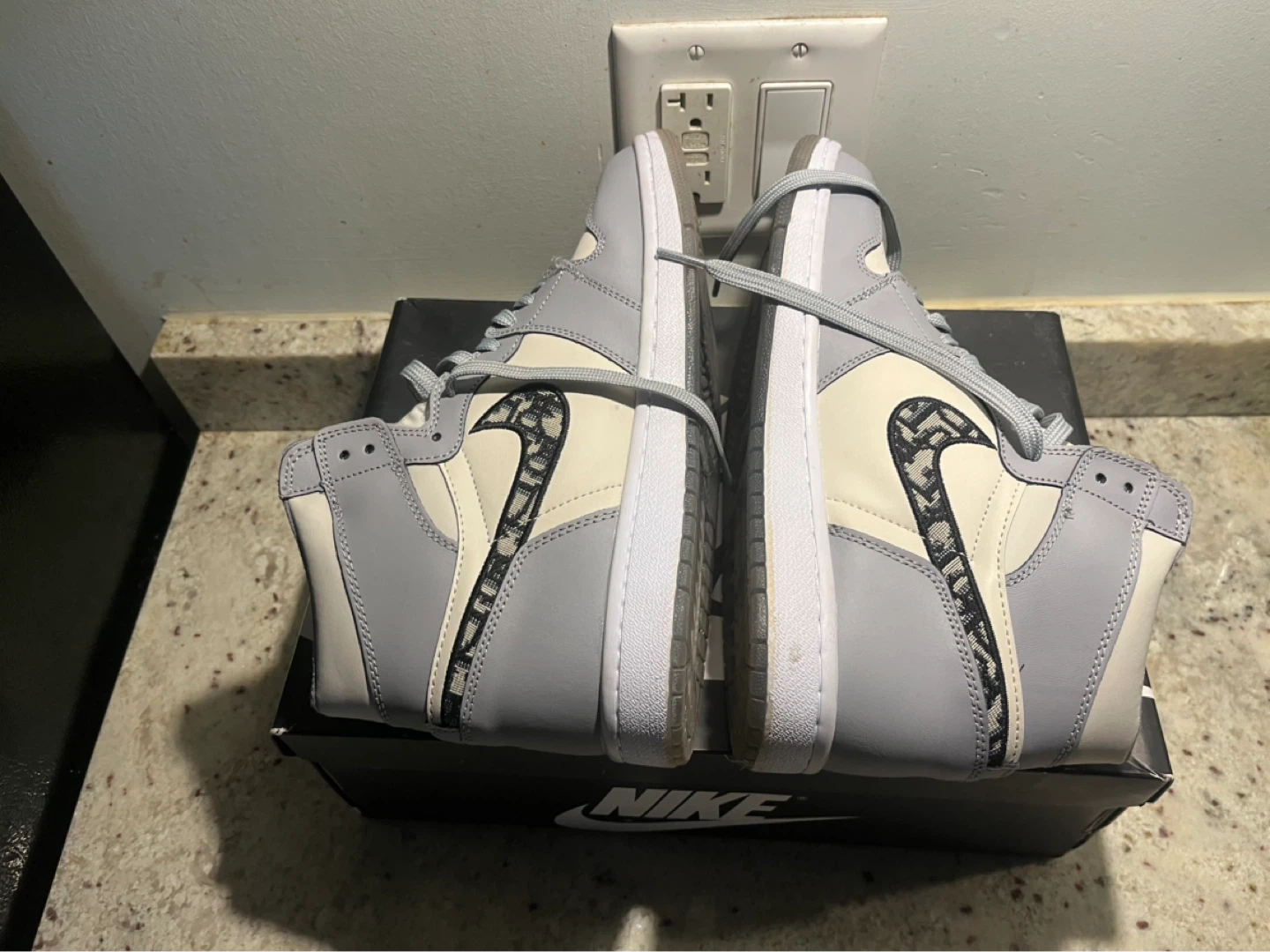 Air Jordan 1 High Dior Sneakers - photo 2