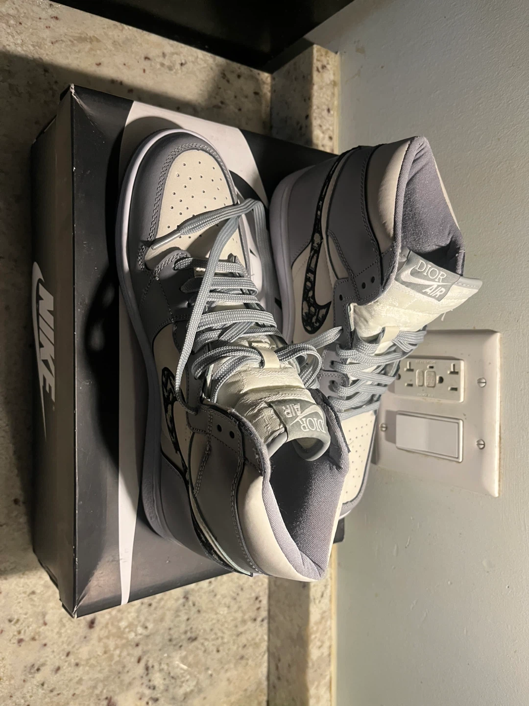 Air Jordan 1 High Dior Sneakers - photo 3