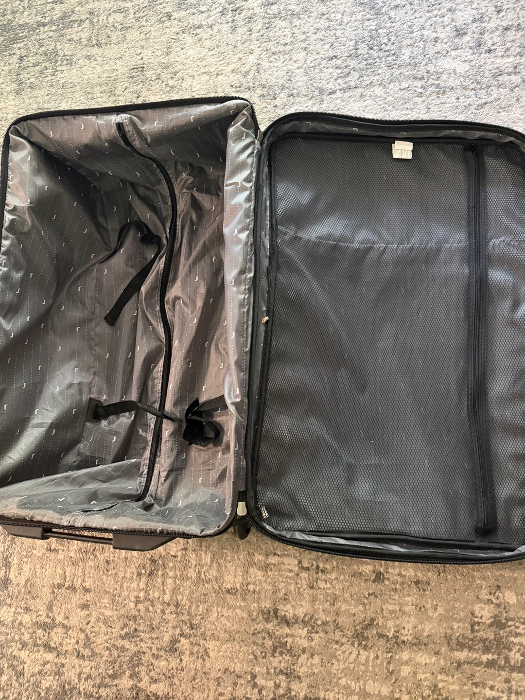 Jetstream Black Large Suitcase - photo 3
