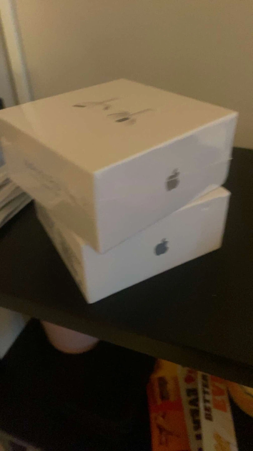 Apple AirPods Pro (2nd generation) Charging Case