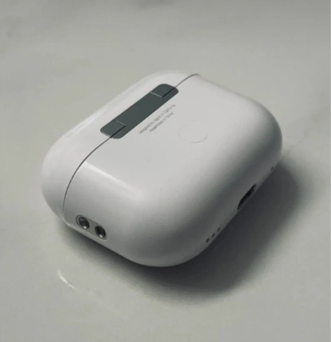 Apple AirPods Pro (2nd generation) Charging Case - photo 2