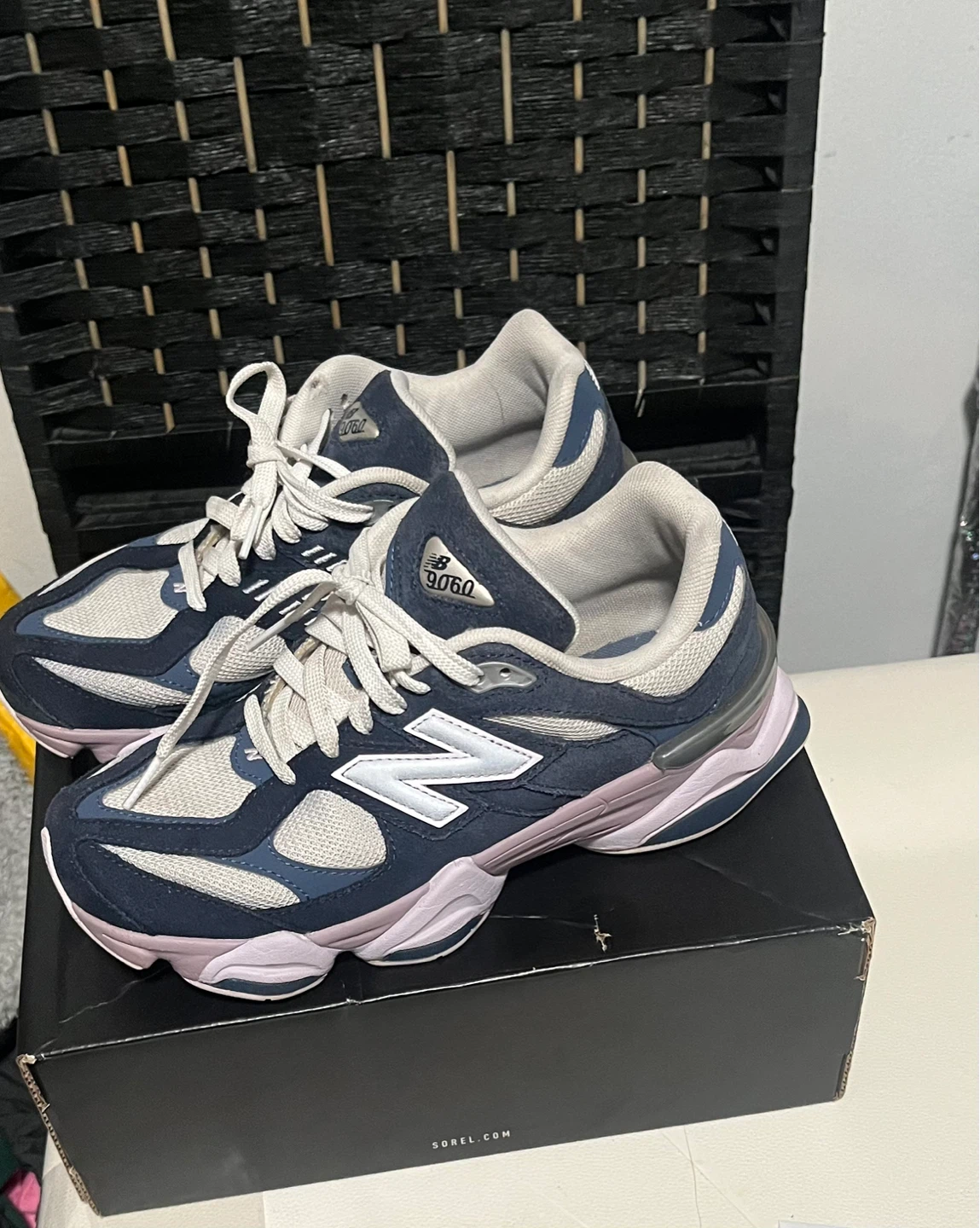 New Balance 9060 Navy/White/Pink size 9 women