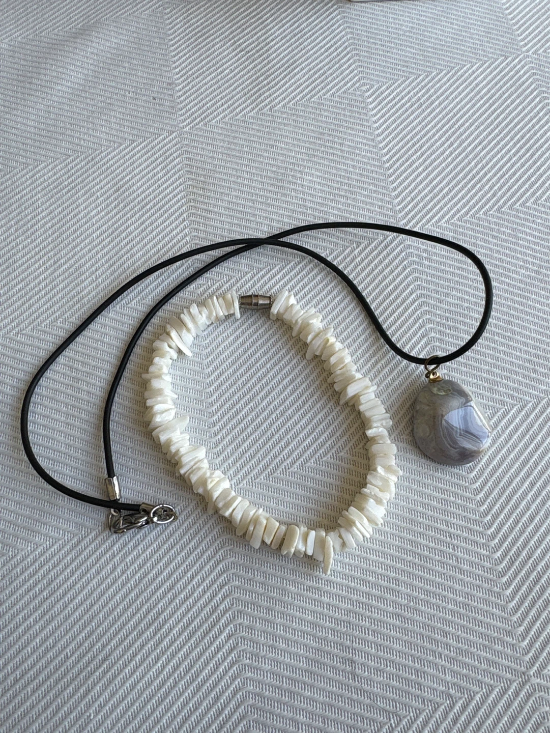 White Chip bracelet with Agate Pendant necklace