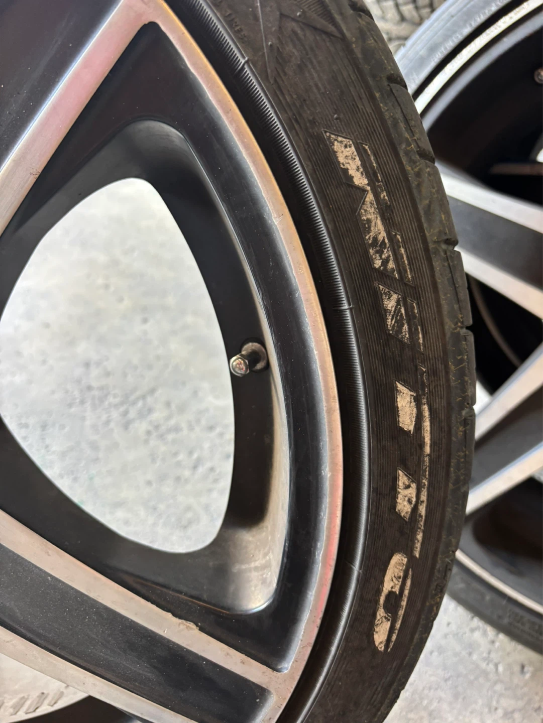 Set of 4 235/35ZR19 Tires on Rims - photo 4
