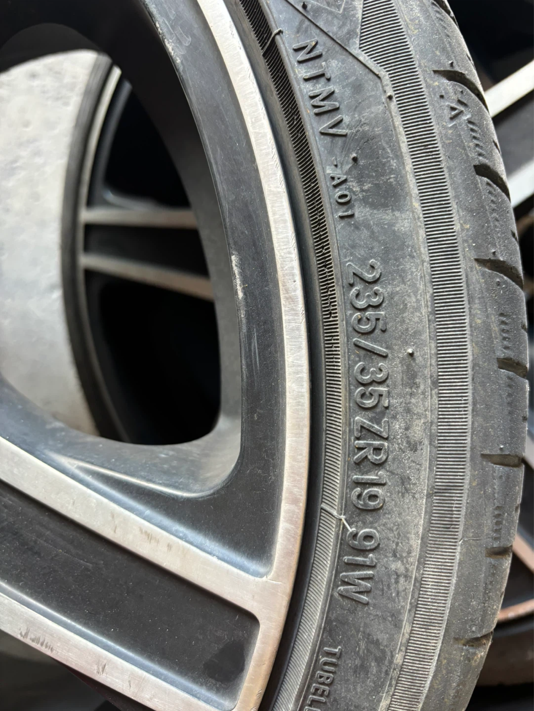 Set of 4 235/35ZR19 Tires on Rims - photo 3