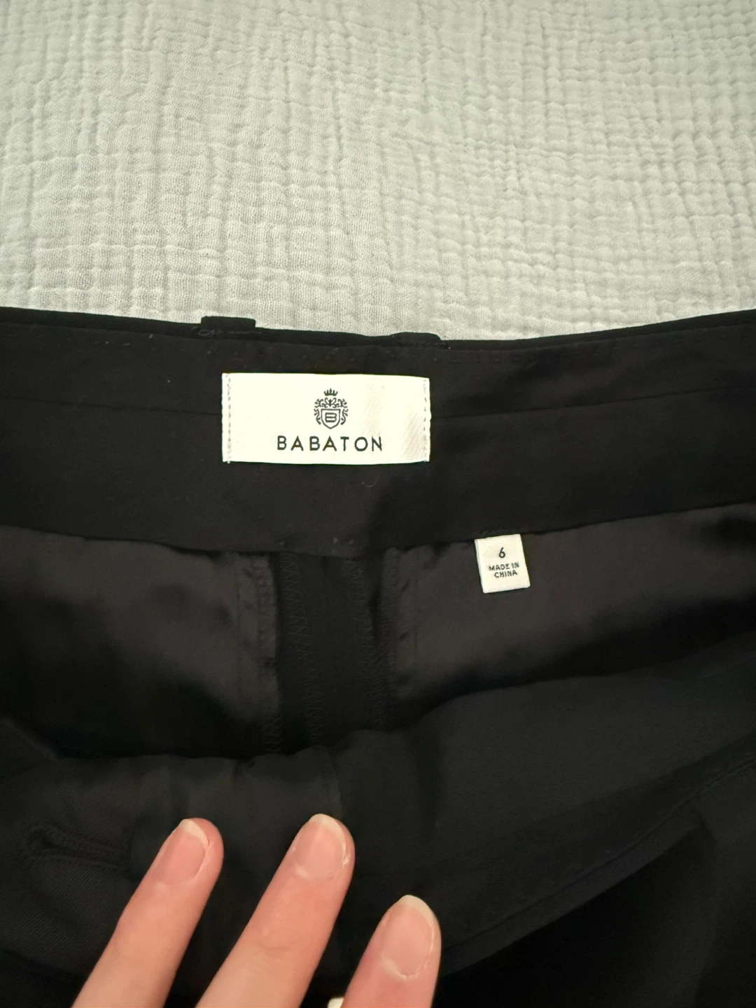 Aritzia Babaton Black Shorts - photo 2
