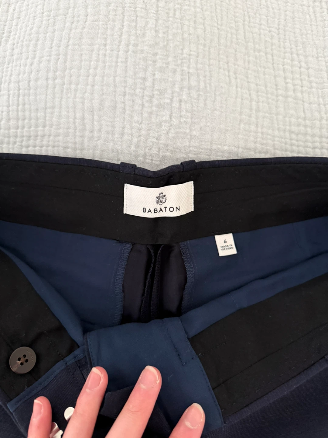 Aritzia Babaton Navy Blue Shorts - photo 2