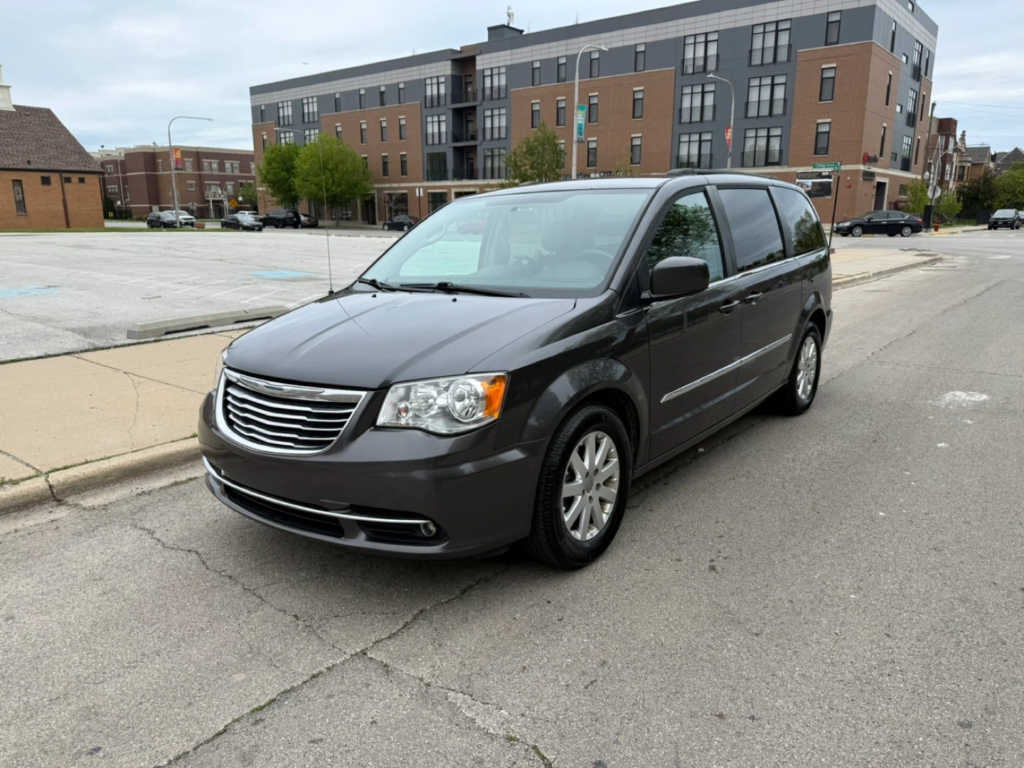 Chrysler Town & Country Minivan