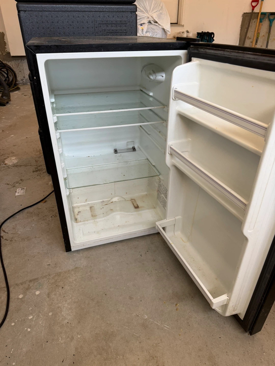 Hisense Mini Fridge - photo 2