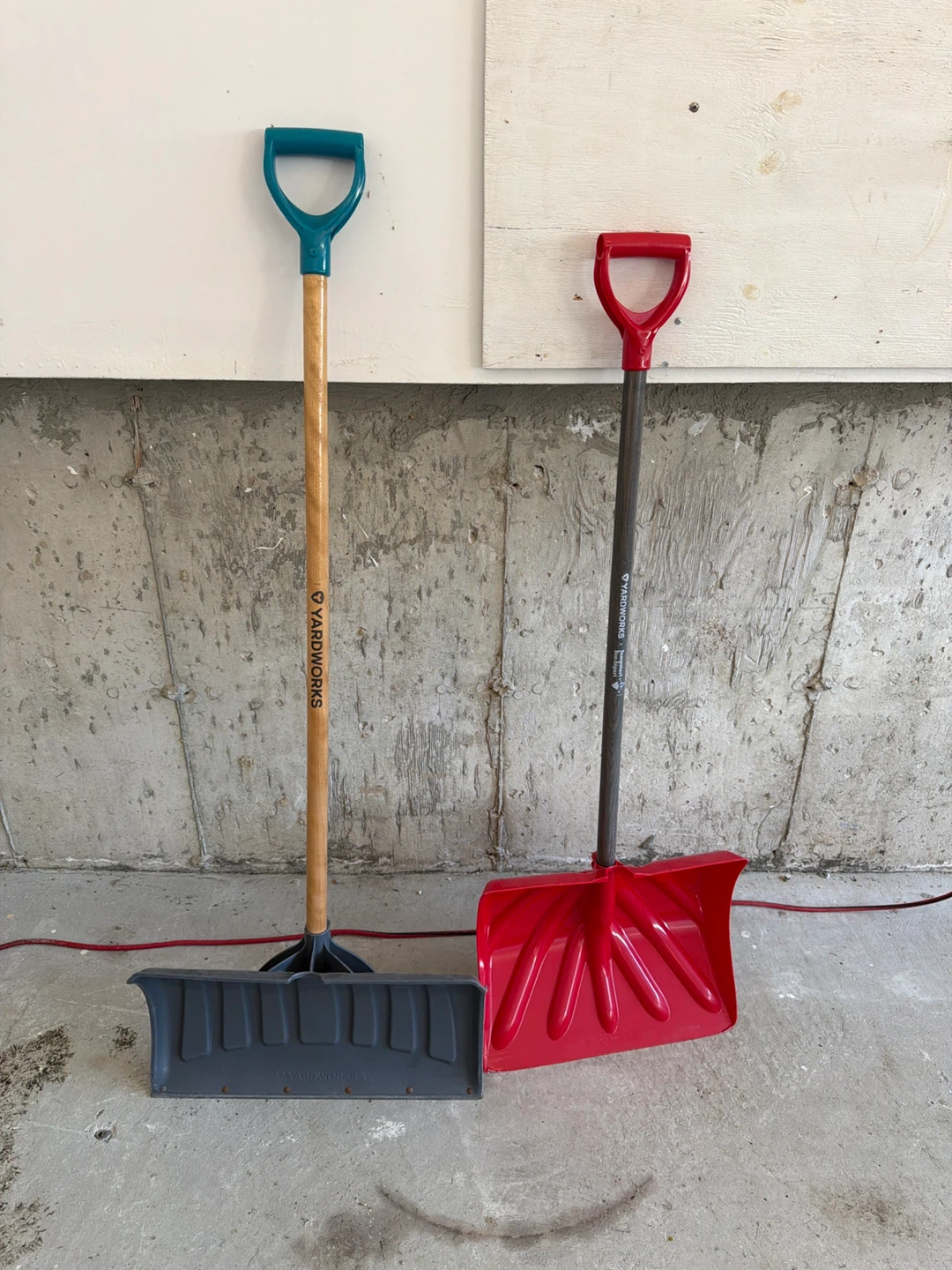 Yardworks Snow Shovels - Grey and Red