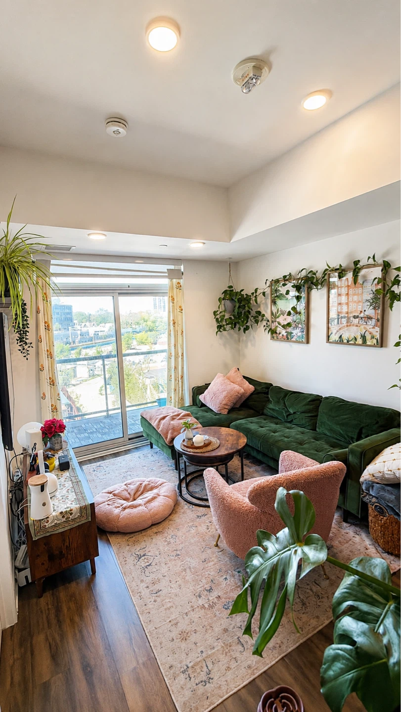 2-Bed 2 bath Condo near Queen West/Dufferin