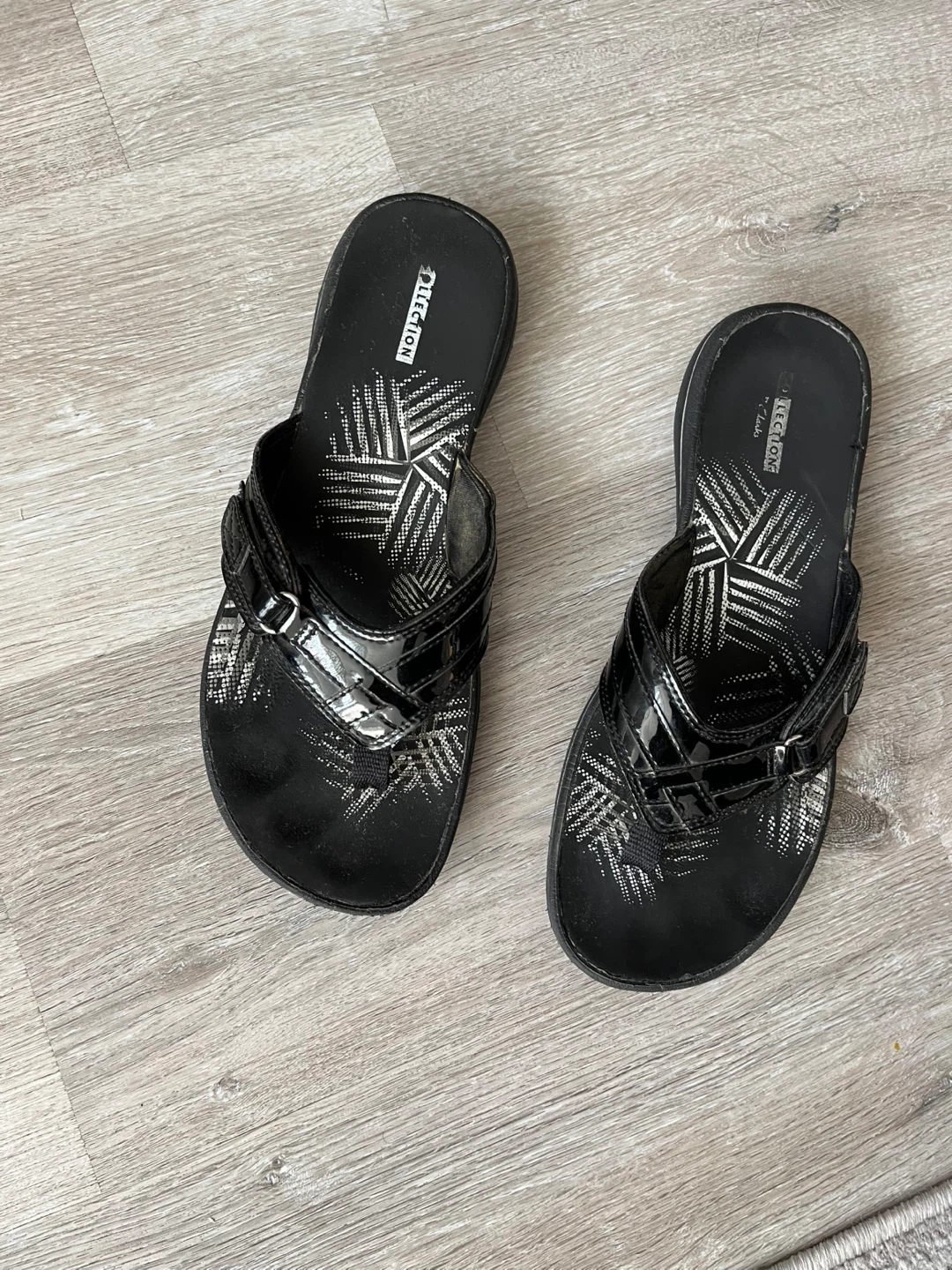 Clarks Patent Black Flip Flop Sandals