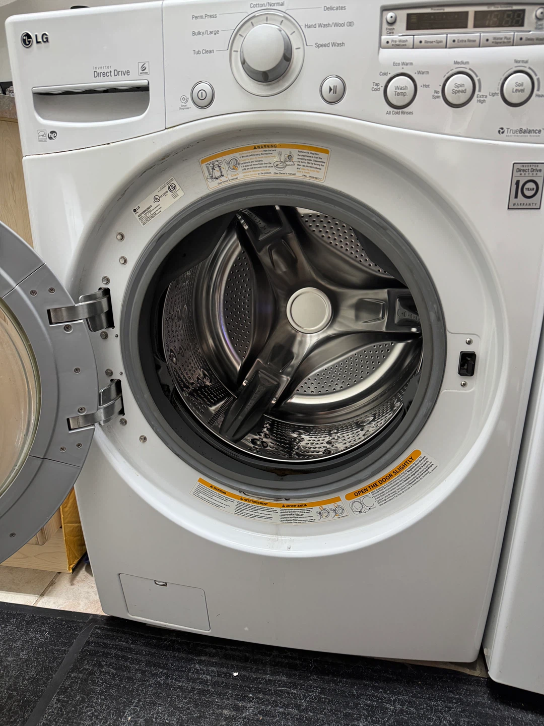 LG Front Load Washing Machine WM3080CW - photo 3