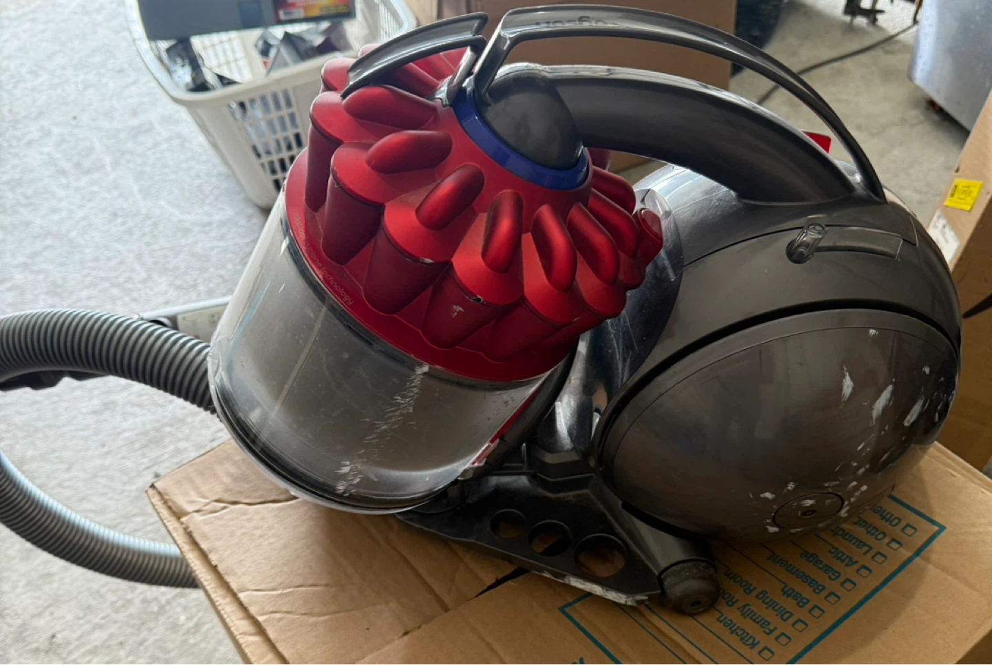 Dyson canister Vacuum Cleaner - photo 3