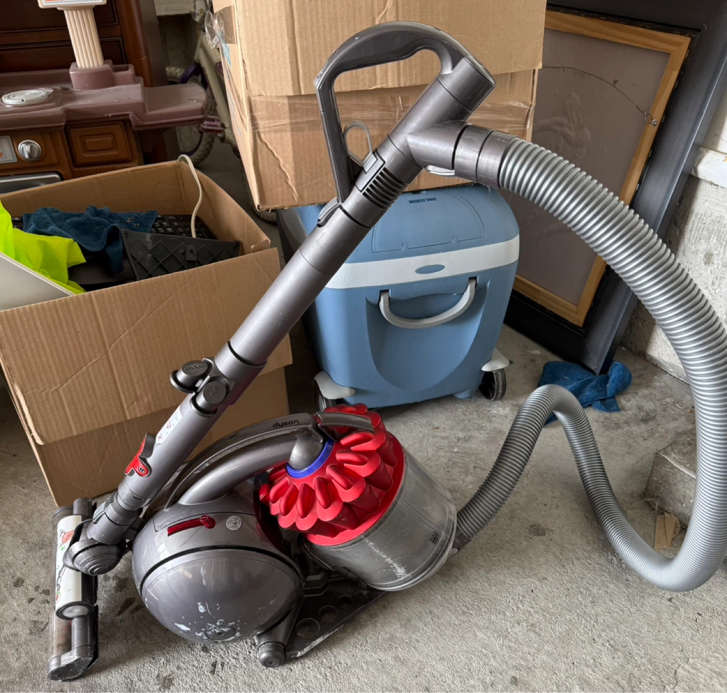 Dyson canister Vacuum Cleaner