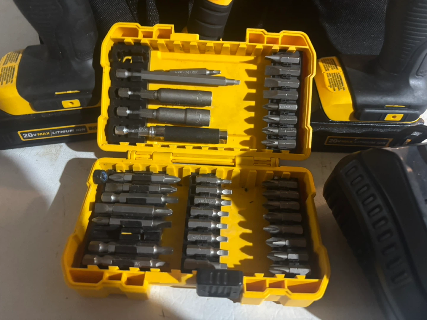 Dewalt drill set - photo 3