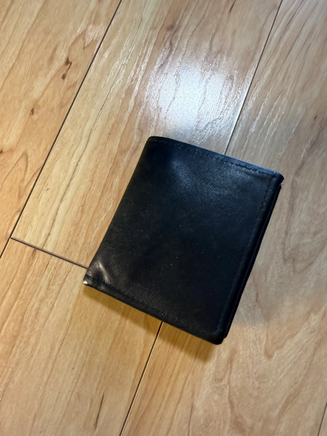 Vintage Collectible Wallet with attached metal emblem - photo 2