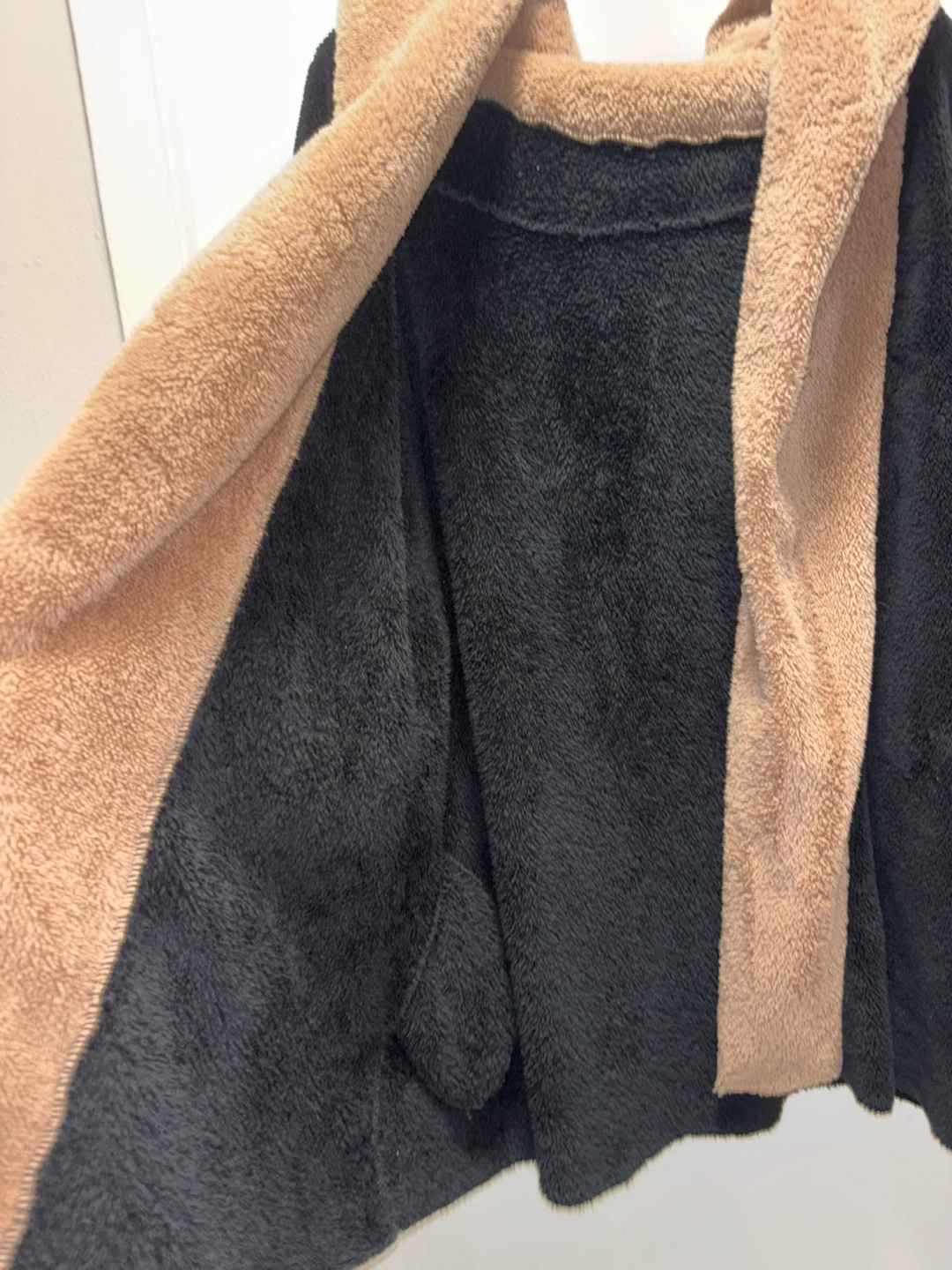 SHEIN Black & Tan Plush Hooded Cape - photo 3