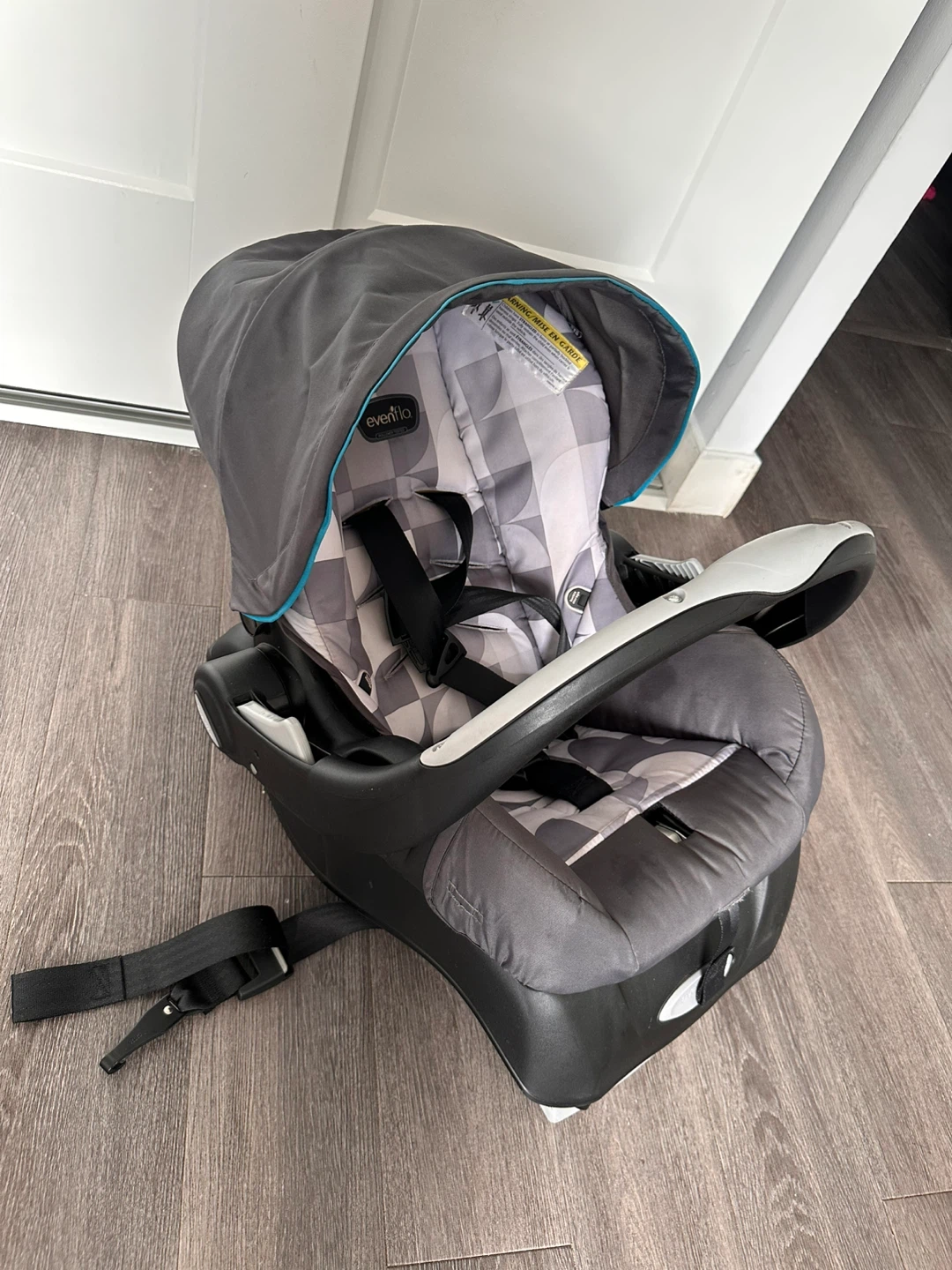 Evenflo Infant Car Seat with Base - photo 2