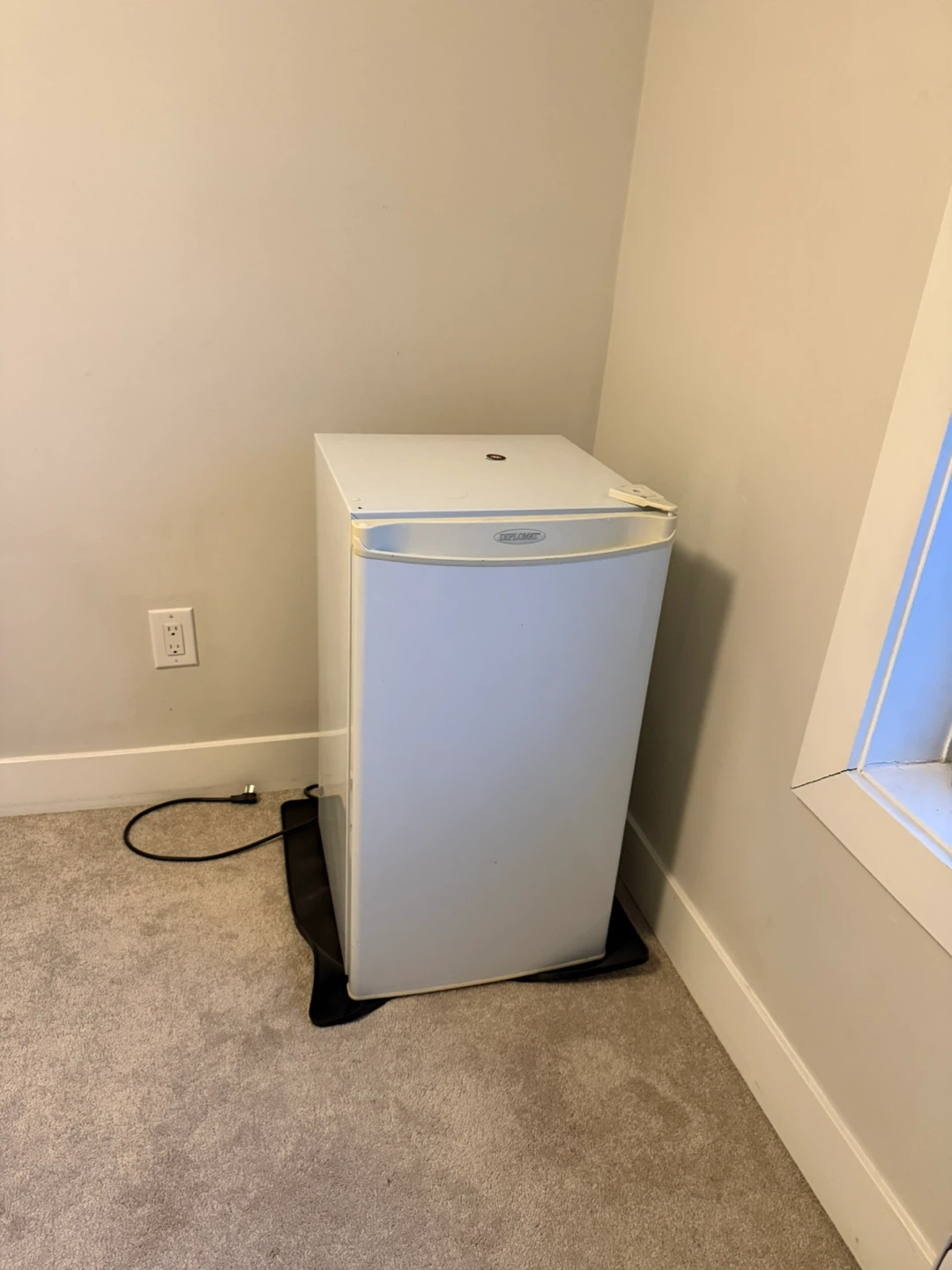 Compact White Mini Fridge - photo 2