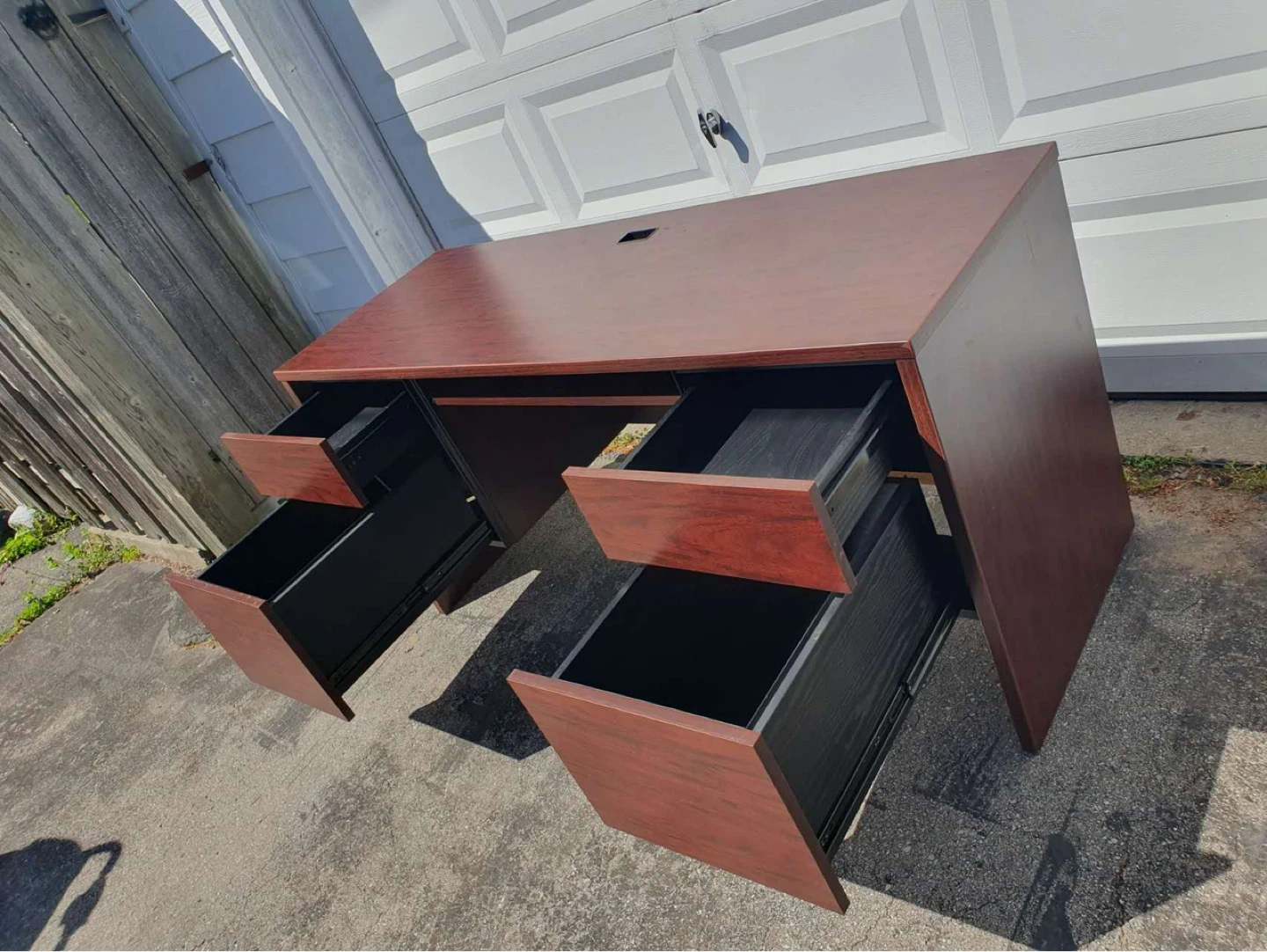 STAR Quality Office Furniture Mfg. Ltd. Desk - photo 2