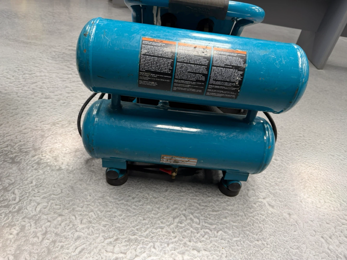 Makita MAC2400 2.5 HP 4.2 Gallon Air Compressor - photo 5