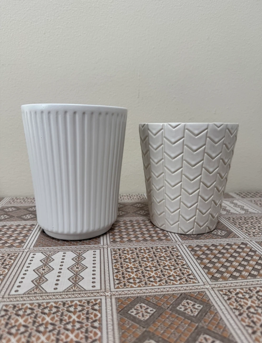 Set of 2 White Ceramic Planters