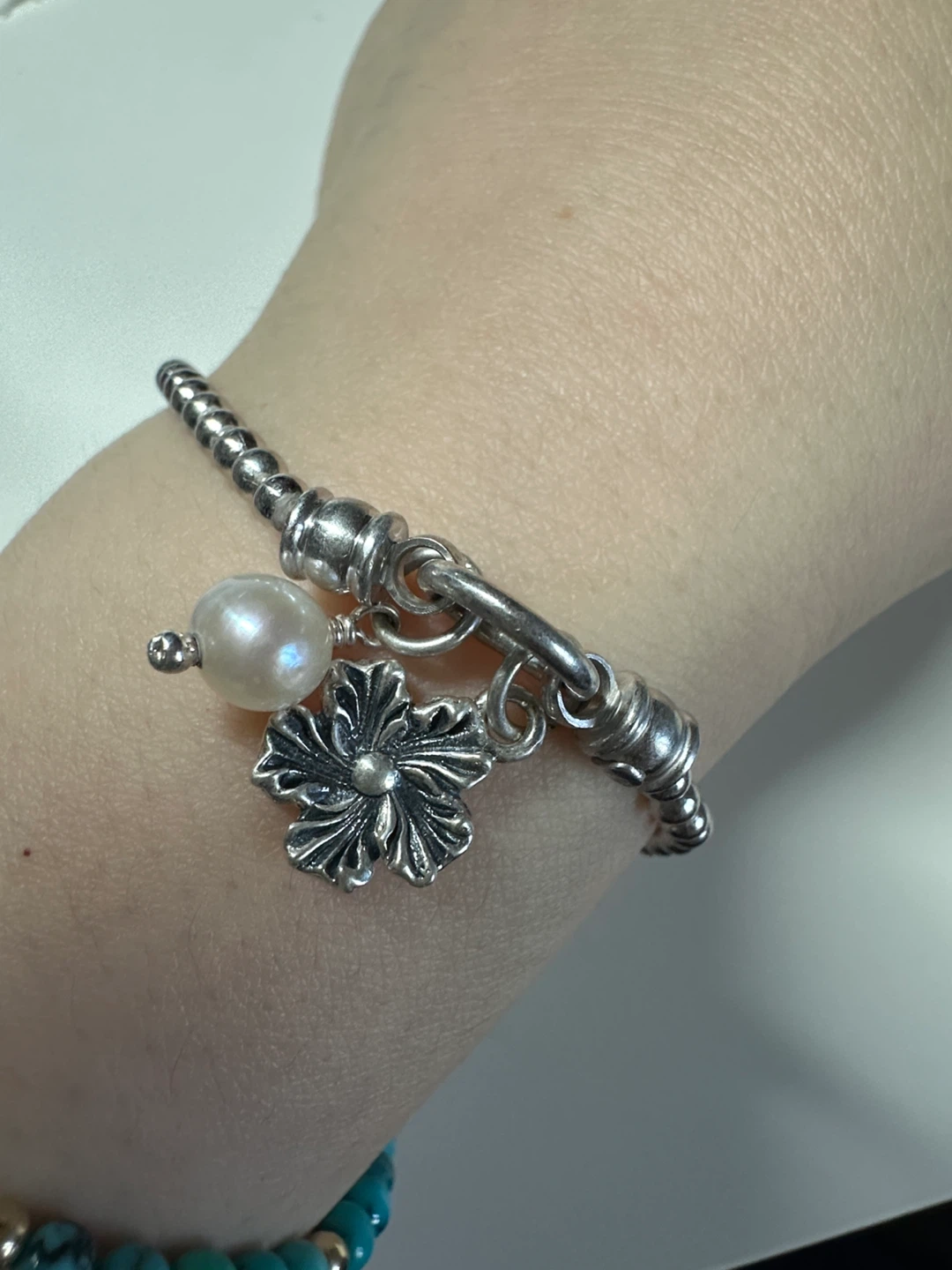 Pearl and Hibiscus Charm Stretch Beaded Bracelet - photo 3