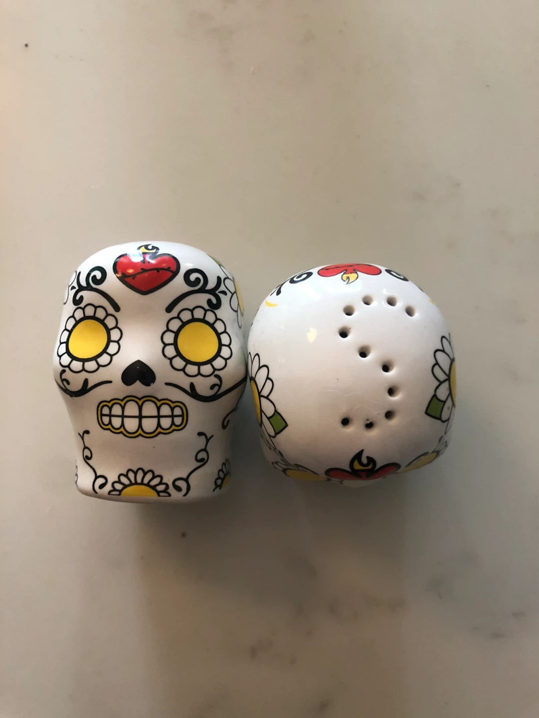 Free 🥕 Sugar Skull Day of the Dead salt n pepper shakers - photo 2