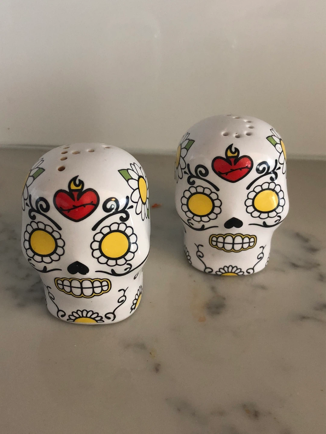Free 🥕 Sugar Skull Day of the Dead salt n pepper shakers