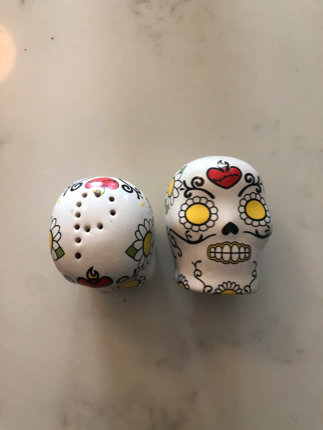 Free 🥕 Sugar Skull Day of the Dead salt n pepper shakers - photo 3