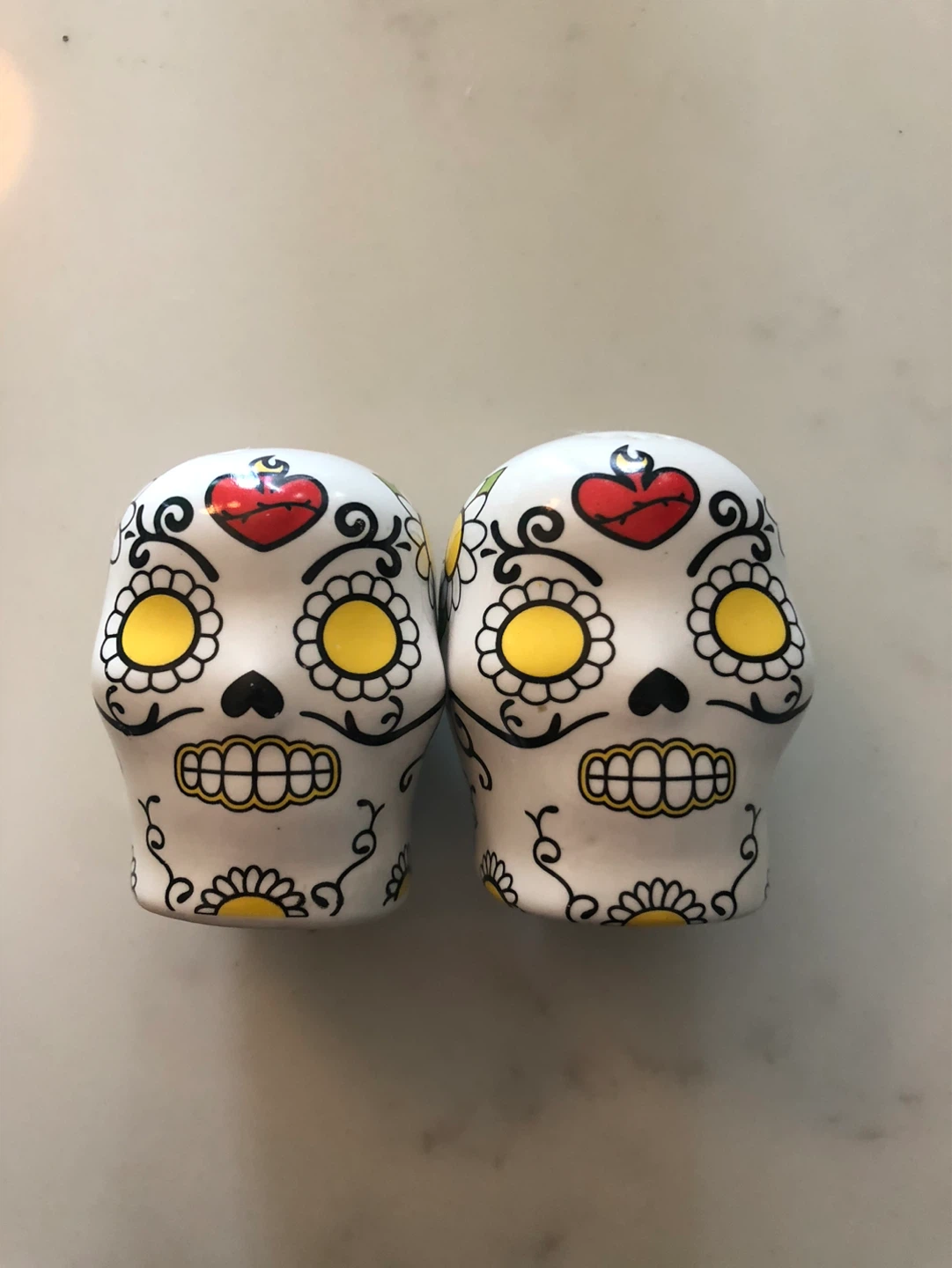 Free 🥕 Sugar Skull Day of the Dead salt n pepper shakers - photo 4