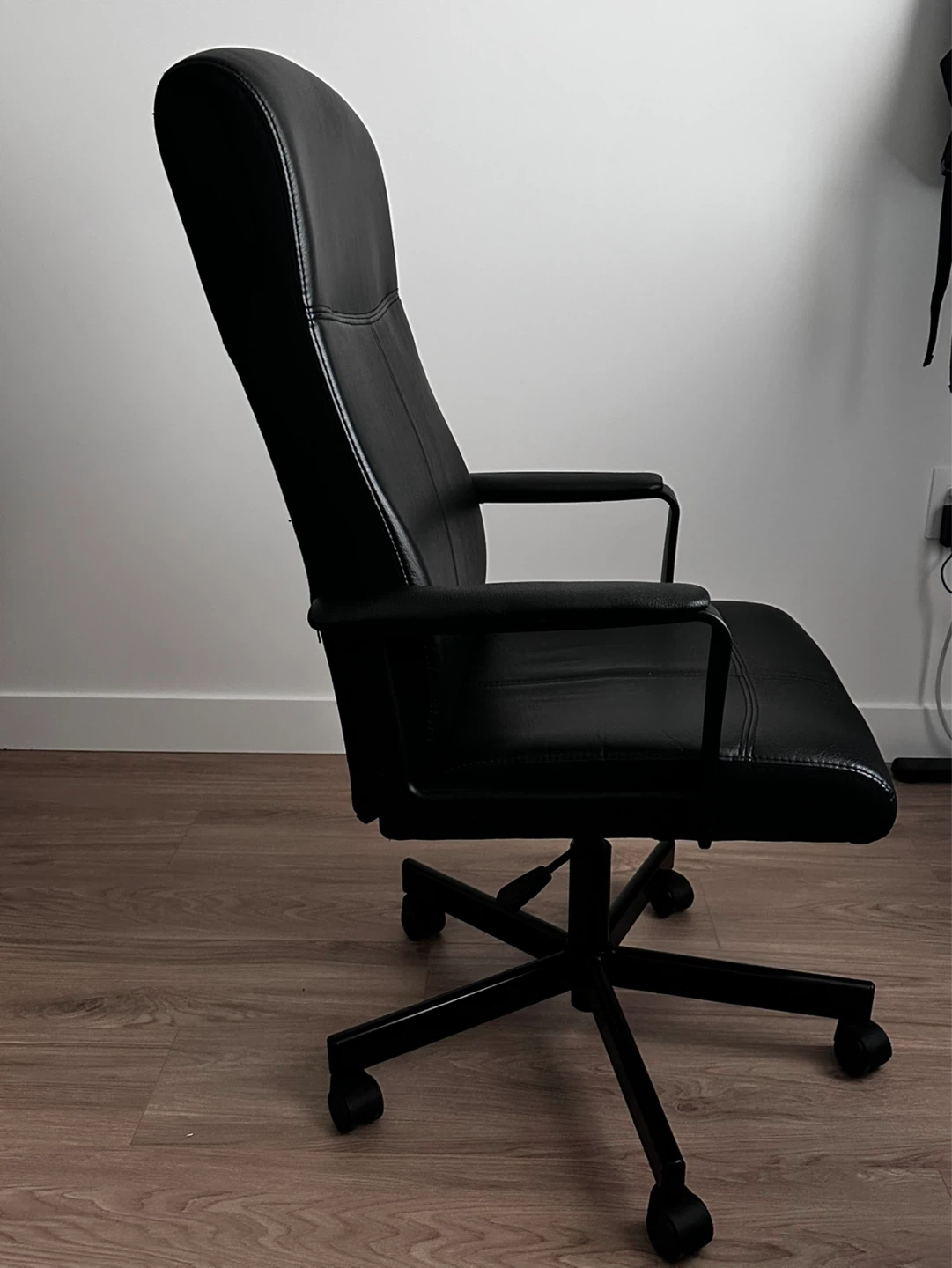 Black Office Chair - photo 3