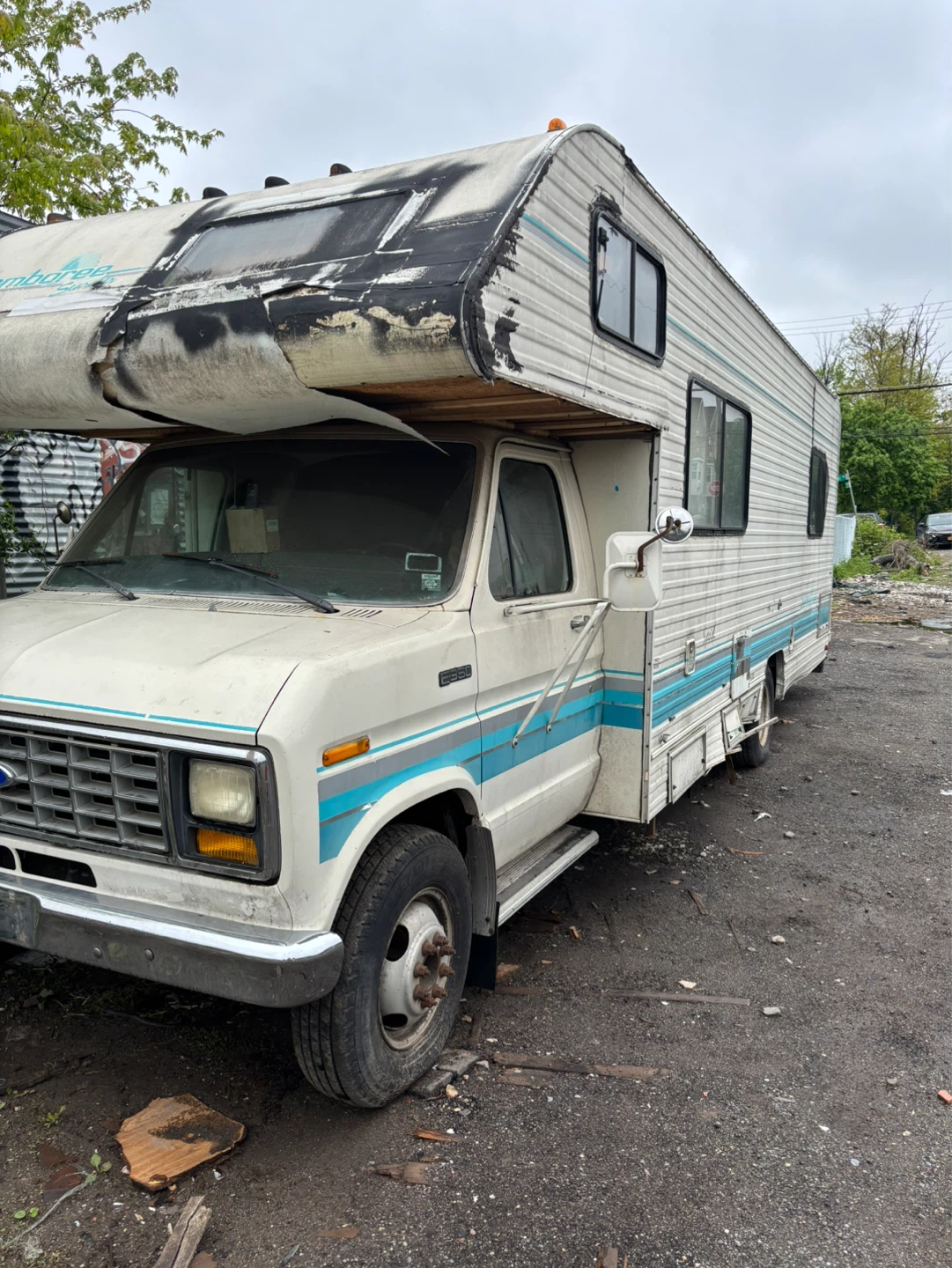 1991 Ford jamboree RV - photo 3
