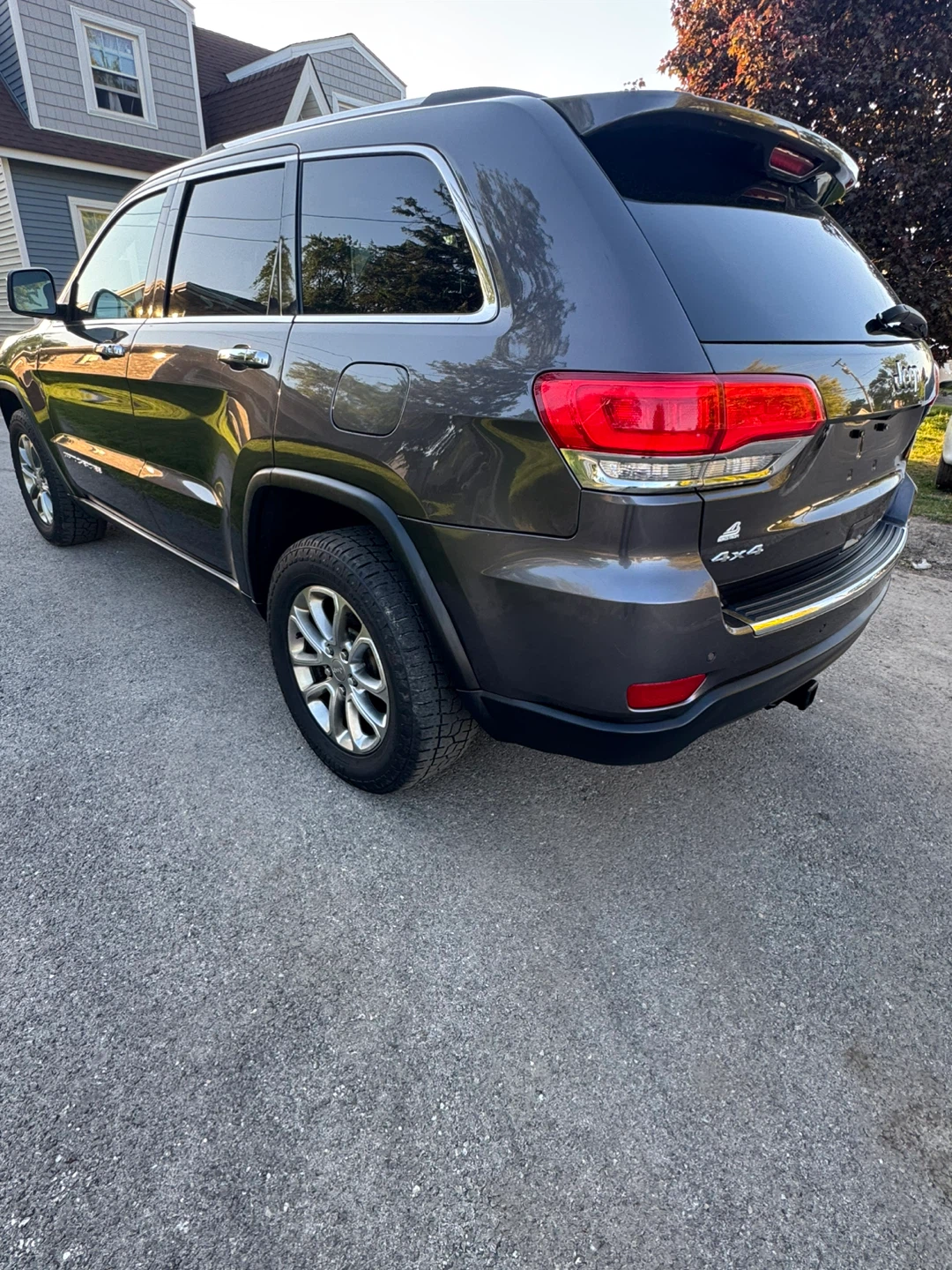 2015 Jeep Grand Cherokee Limited 4x4 SUV - photo 4