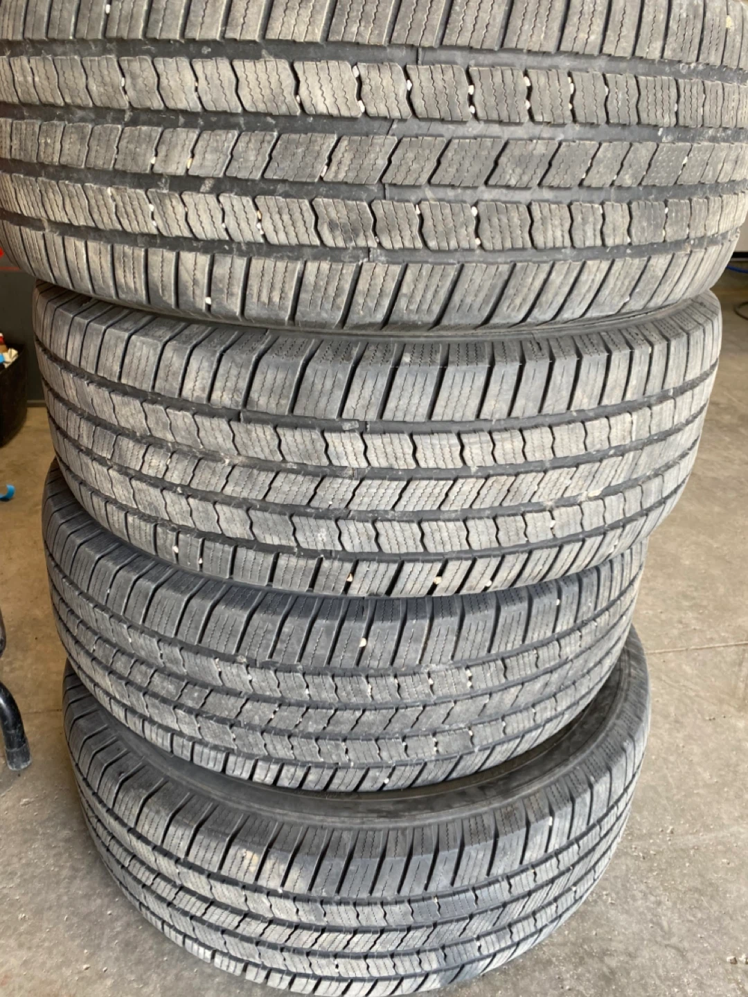 Michelin Denfender LTX 275/60/20 set of 4 tires